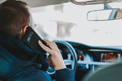 Conoces los peligros del uso del móvil al volante