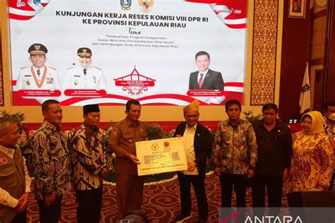 Kemensos Dan Dpr Salurkan Bantuan Logistik Bencana Di Kepri Antara News