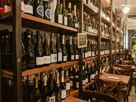 A Sommelier’s Favorite Paris Wine Bars | DMR Travel