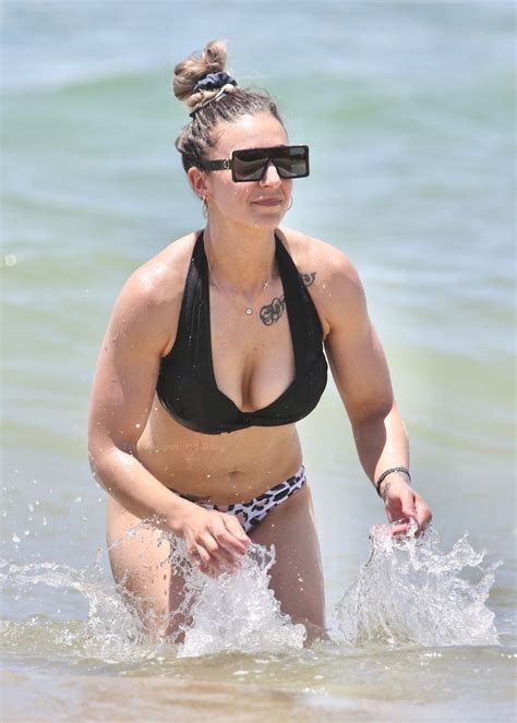 Amanda Micallef Shows Off Her Bikini Body On The Gold Coast Photos