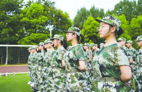 临近开学，我区各校陆续组织初一、高一的新生开展军训，增添新阅历 军训 新浪新闻