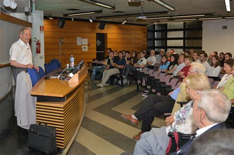 Linsubria Parla Pachistano Boom Di Laureati Dall Estero