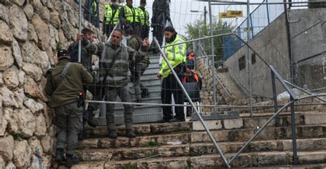 הקנאים בעתירה בהולה לבגץ ההגבלות בהר מירון בניגוד לחוק בחדרי חרדים