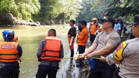 Tim Sar Gabungan Temukan Jasad Pemuda Tenggelam Di Sungai Citanduy