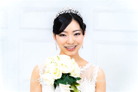 ウェディングドレス姿の花嫁 写真素材 7449605 フォトライブラリー Photolibrary