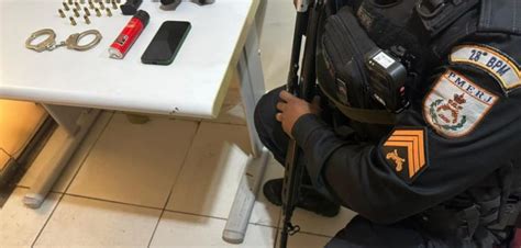 Homem Detido Pela Pm Arma E Muni Es Em Volta Redonda A Voz Da