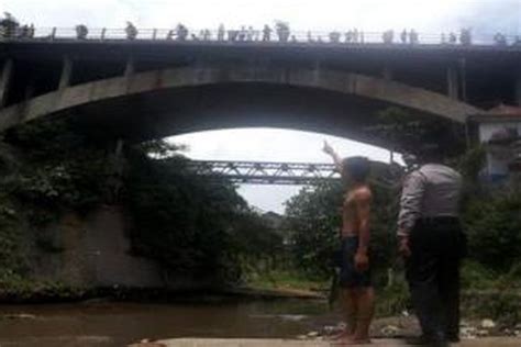 Loncat Ke Sungai Hendak Bunuh Diri Ibu Hamil Diselamatkan