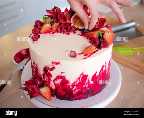 Top Decorate Red Velvet Cake Design And Tips