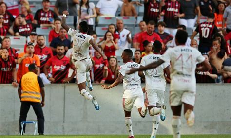 Flamengo Supera Var E Vence O Athletico Pr Em Curitiba Ap S Anos