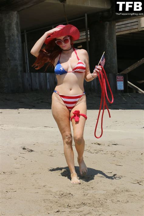 Phoebe Price Flashes Her Nude Boob On The Beach In Malibu Photos