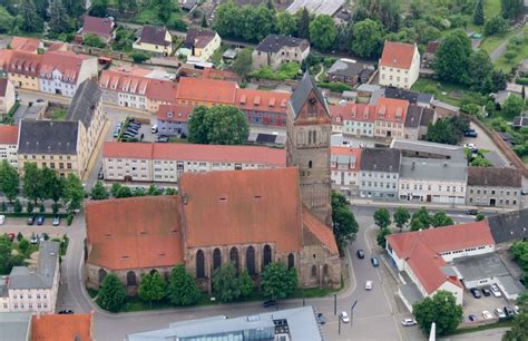 Luftbild Anklam Kirchengebäude der Marienkirche in Anklam im