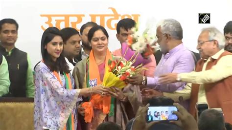 Rebel Congress Mla Aditi Singh Bsp Mla Vandana Singh Join Bjp City