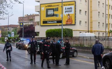 Far West A Milano Gambizzato Con 4 Colpi Di Pistola In Pieno