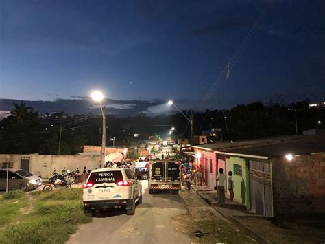 Jovem De Anos Morto A Tiros Em Rua Do Bairro Cidade De Deus Em