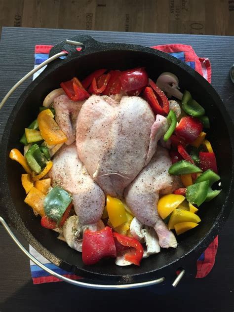 Hähnchen auf Gemüsebett aus dem Dutch Oven Rezepte Leckeres essen