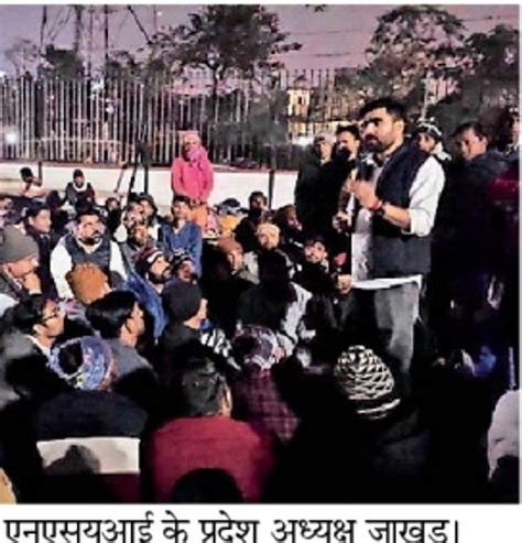 Rajiv Gandhi youth friend demonstrated half naked रजव गध यव मतर न कय अरधनगन