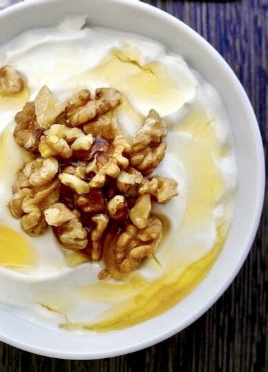 White Yoghurt With Banana And Walnuts Body24