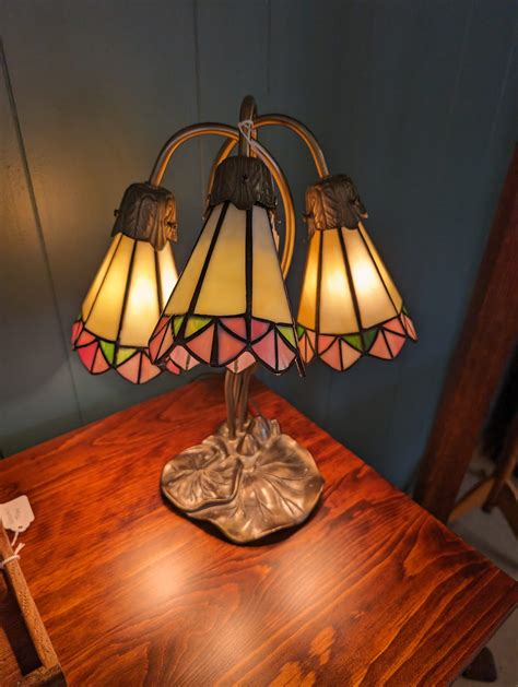 Stained Glass 3 Bulb Lamp Roth Brader Furniture