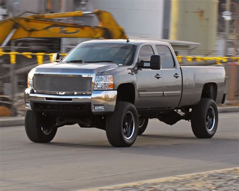 Chevy Silverado / GMC Sierra HD Pickups with Duramax LMM Diesel V8 Engines can Increase Performance