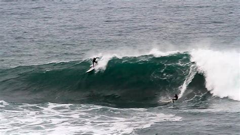 Surfeando Una Ola Gigante En Oia