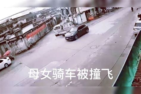 两辆电动车相撞 母女被撞飞