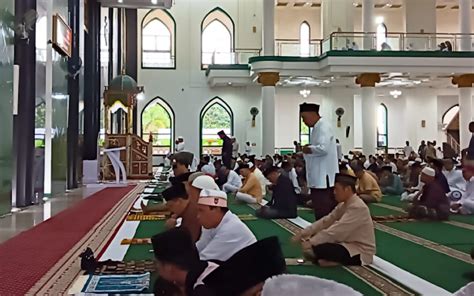 Ribuan Umat Islam Gelar Salat Idul Adha Di Masjid Almunawar Ternate