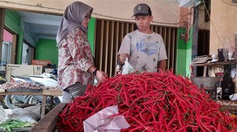 Jelang Tahun Baru Harga Cabai Rawit Merah Pedas Pedagang Dampak