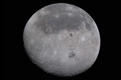 nasa artemis ii shares      side   moon