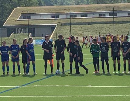 Deux jeunes arbitres en Finale Régionale U13 Pitch DISTRICT COTE D