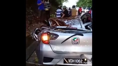 Wanita Cedera Kereta Remuk Dihempap Pokok Youtube