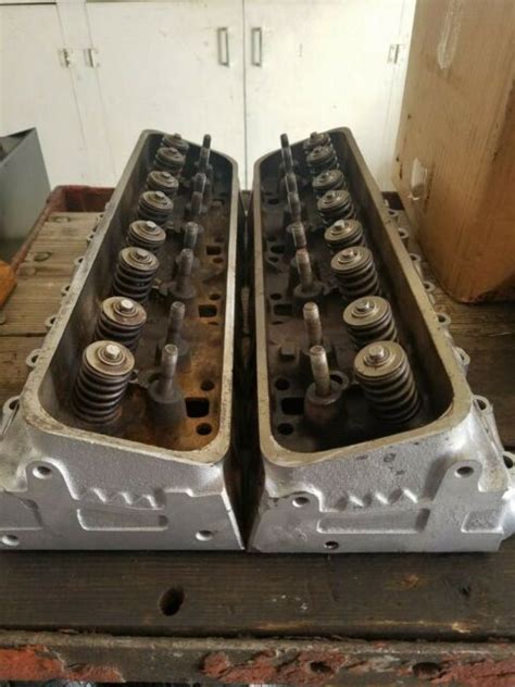 Pair Of Chevy Gmc Vortec Cylinder Heads Sbc 0 Hot Sex Picture