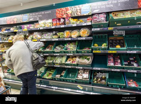 Tesco store gang Fotos und Bildmaterial in hoher Auflösung Alamy