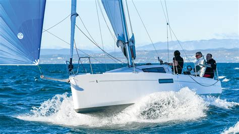 Beneteau First 27 Review Sportsboat Given The Beneteau Treatment