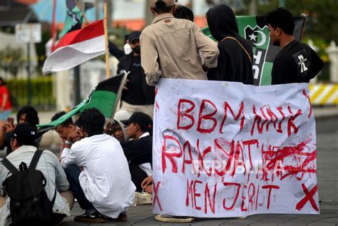 Demo Rencana Kenaikan Harga Bbm Subsidi Di Titik Nol Yogyakarta