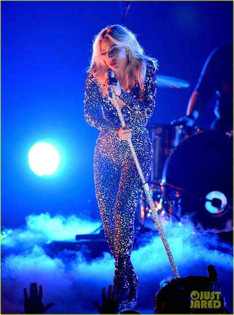 Lady Gaga Performs 'Shallow' Live at Grammys 2019 (Video): Photo ...