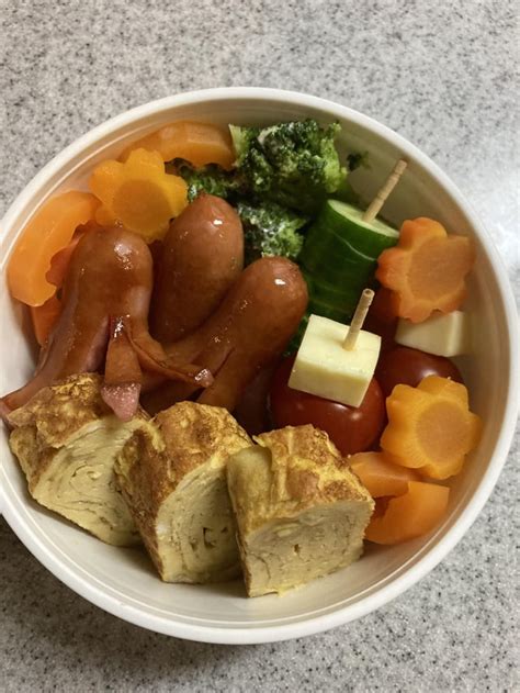 A cute octopus shaped sausage bento : r/Bento