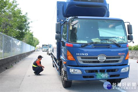 取得自主管理標章 南市近萬柴油車享路攔免驗放行