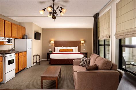 Huntingdon Hotel and Suites, Victoria: Room, Prices & Reviews | Travelocity