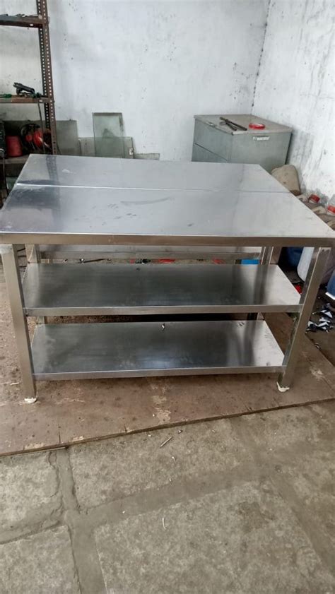 A1 Kitchen Steel Ss Work Table For Hotel Number Of Shelves 2 At Rs