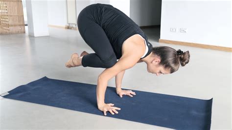 Yoga Krähe Bakasana Lernen Für Anfänger Mady Morrison Yoga Lifestyle