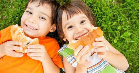 Qual è l orario giusto per la merenda dei tuoi figli La guida per i