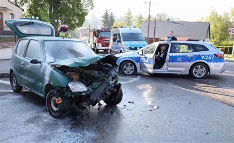 Wypadek W Krzywczy Ko O Przemy La Po Zderzeniu Dw Ch Fiat W Dosz O Do