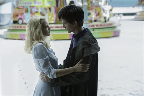 Asa Butterfield As Jacob And Ella Purnell As Emma In Miss Peregrines