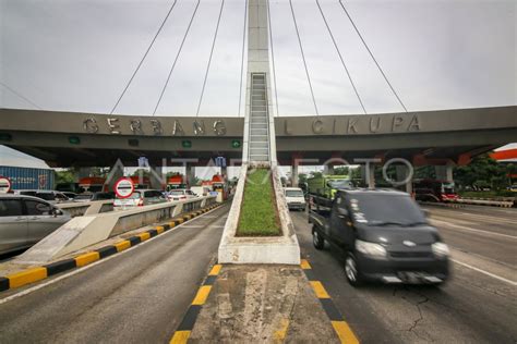 Penyesuaian Tarif Tol Tangerang Merak Antara Foto