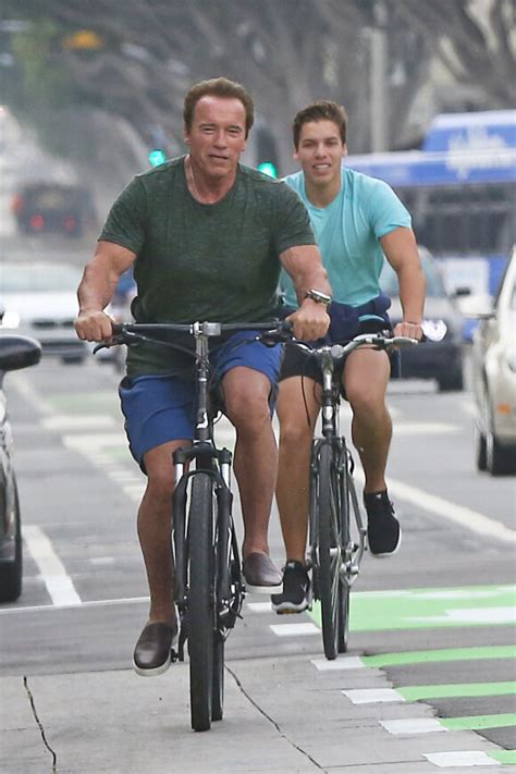 Arnold Schwarzenegger Tout Roule Avec Son Fils Ill Gitime Joseph