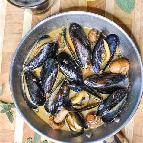 Garlic Steamed Mussels Recipe