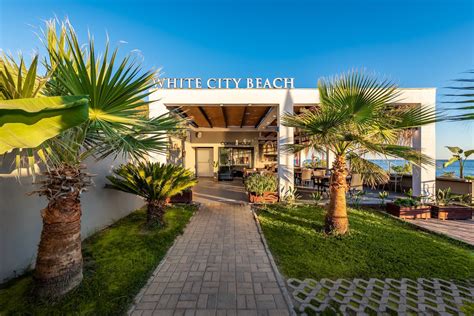 White City Beach Hotel | Pool & Beach