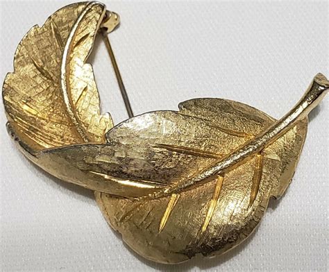 Vintage Bsk Gold Tone Curved Leaf Design Brooch Pin S Gem