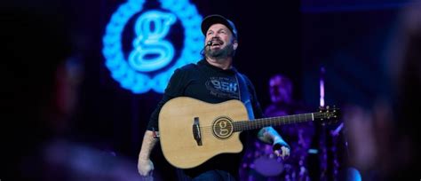 Garth Brooks Wants Travis Kelce To Sing At His Bar Opening - FANDOM DAILY