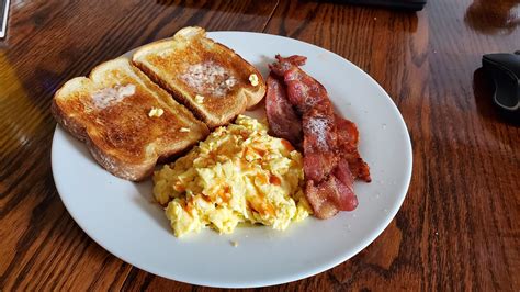 Scrambled eggs, bacon, and toast! : r/TheHighChef